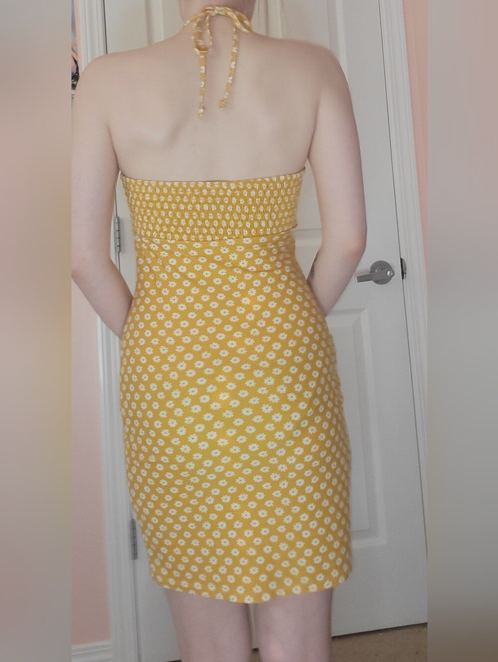 🌻Yellow Floral Halter Dress - Picture 3 of 10